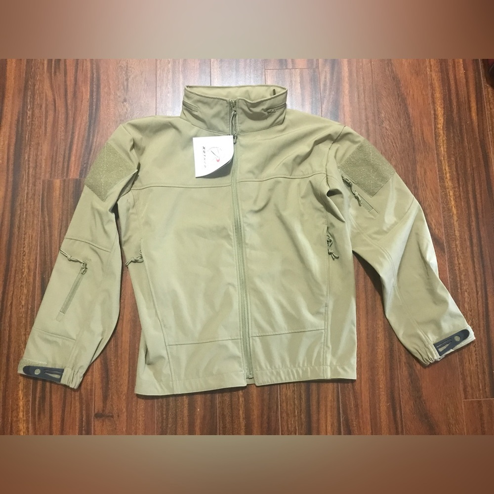Men’s Rothco Covert Ops lightweight soft shell jacket - size small